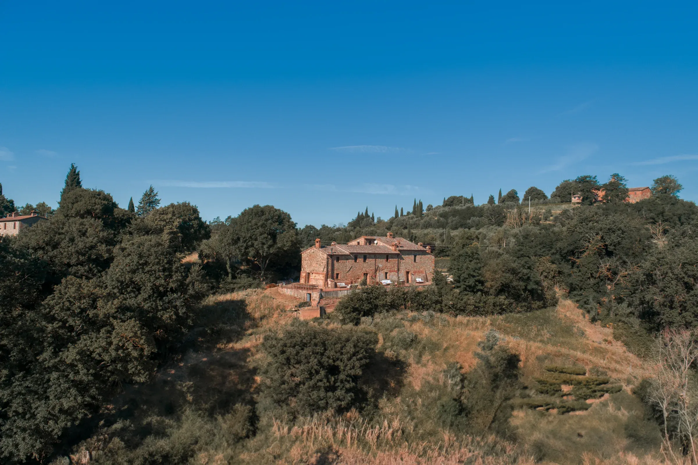 Villa en pierre à la lisière des bois